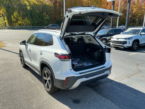 Certified 2026 Volkswagen Tiguan SE w/ Panoramic Sunroof Package AWD/4WD image 13
