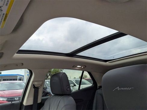 Used 2023 Buick Envision Avenir image 31