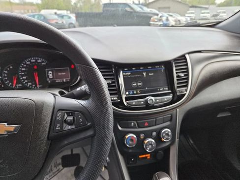 Used 2018 Chevrolet Trax LS FWD image 17