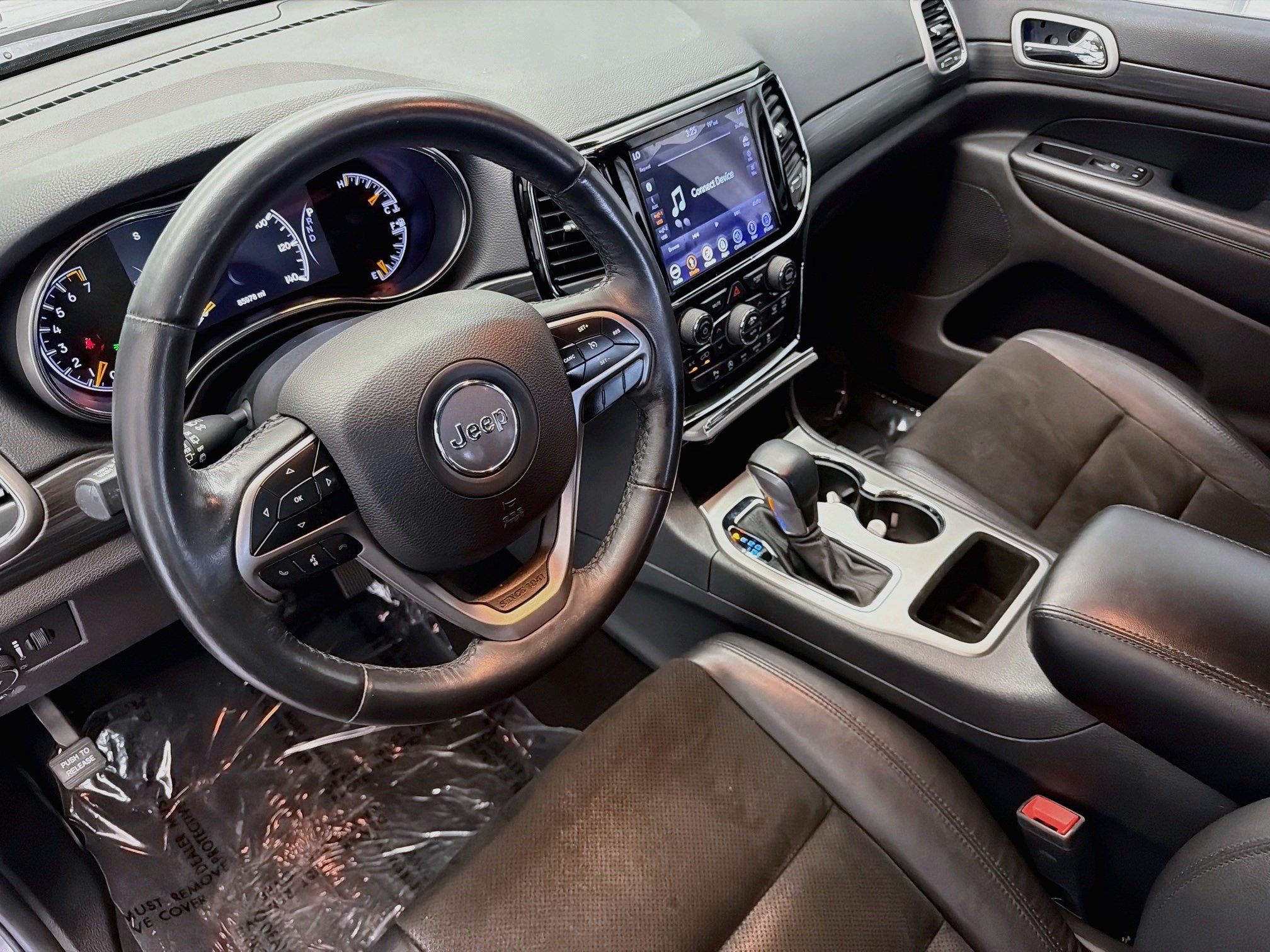 Used 2019 Jeep Grand Cherokee Altitude AWD/4WD image 7