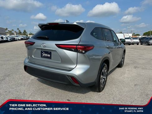 Used 2023 Toyota Highlander XLE FWD image 5