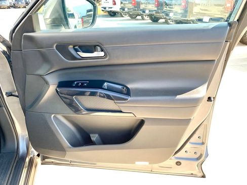 Used 2022 Nissan Pathfinder SV FWD image 25
