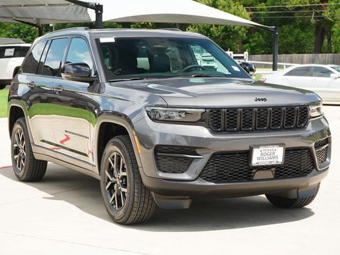 New 2025 Jeep Grand Cherokee Altitude RWD image 5