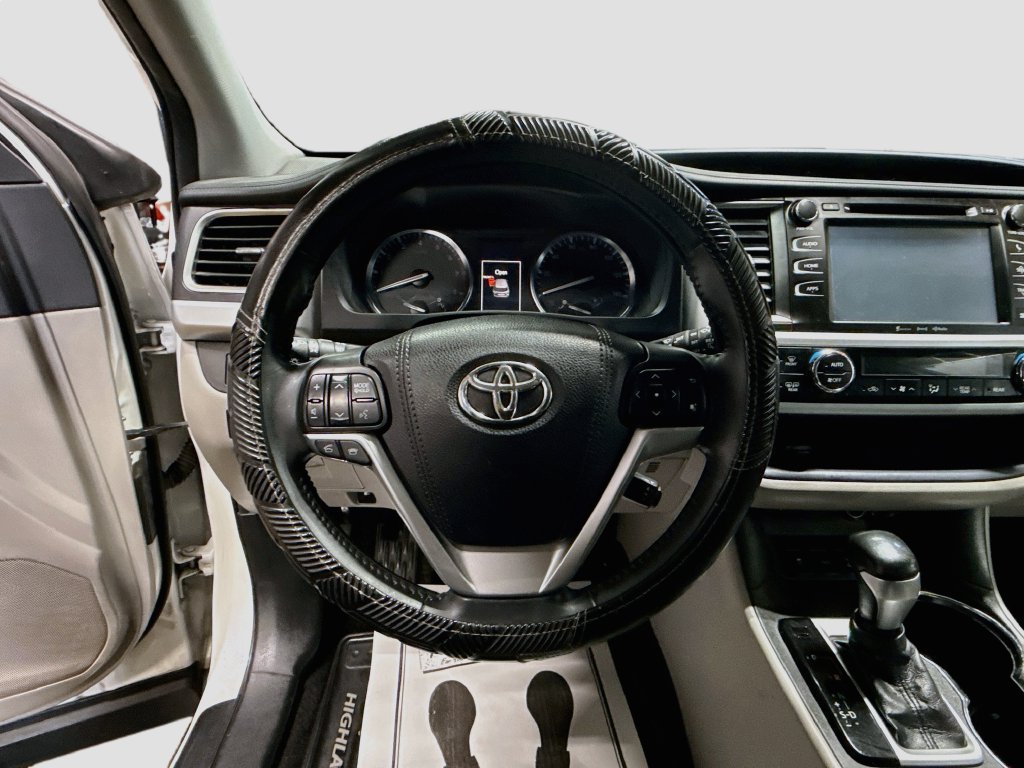 Used 2016 Toyota Highlander XLE AWD/4WD image 11