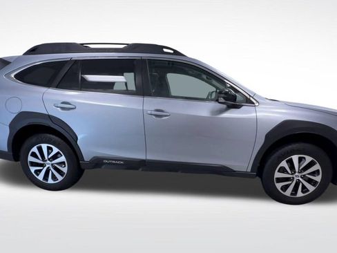 Used 2024 Subaru Outback Premium AWD/4WD image 9