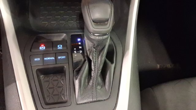 Used 2020 Toyota RAV4 XLE w/ Convenience Package FWD image 32