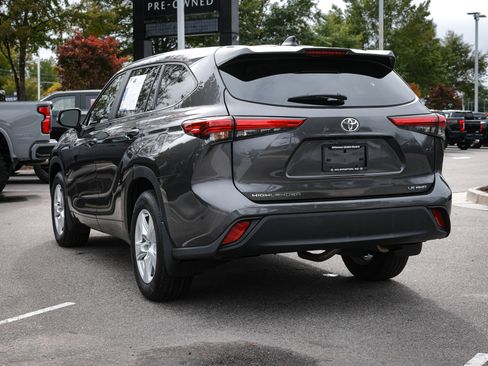 Used 2023 Toyota Highlander LE image 8