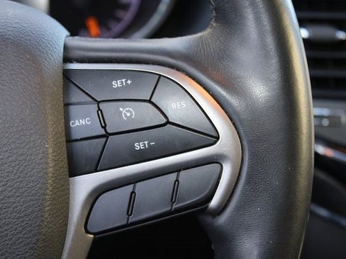 Used 2019 Jeep Grand Cherokee Limited w/ Luxury Group II image 14