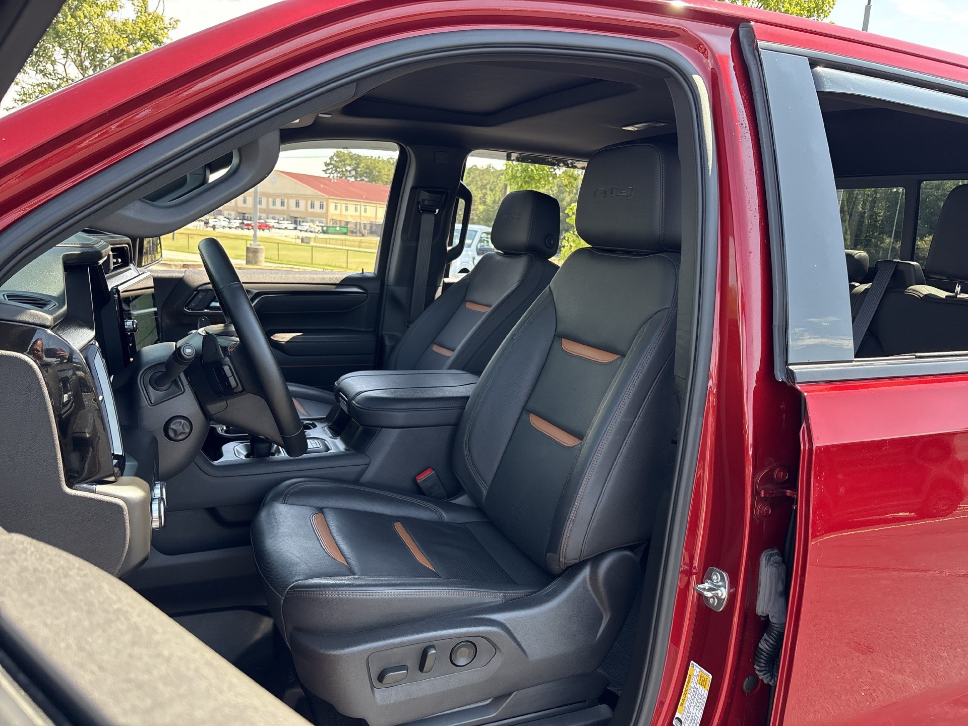 Used 2025 GMC Sierra 1500 AT4 w/ AT4 Premium Package AWD/4WD image 15