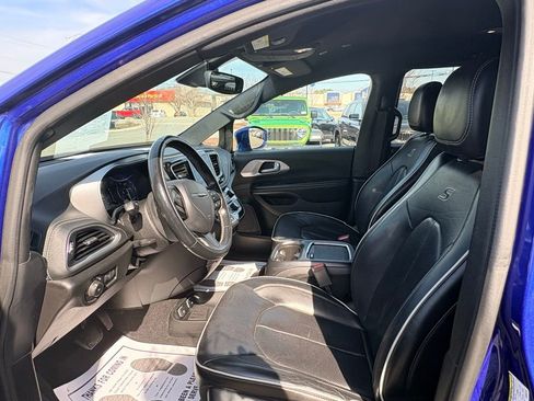 Used 2018 Chrysler Pacifica Limited FWD image 21
