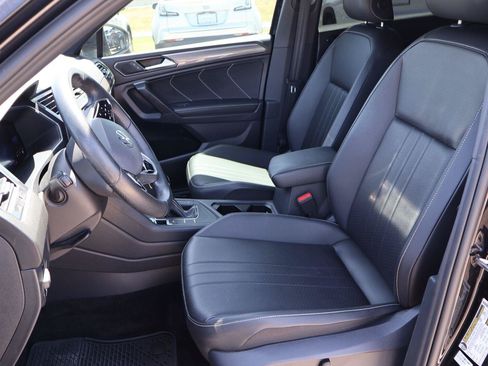 Used 2023 Volkswagen Tiguan SE R-Line FWD image 11