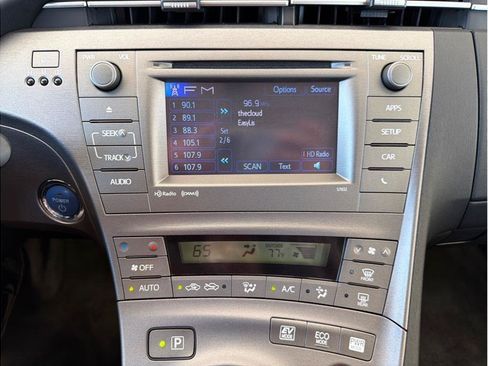 Used 2013 Toyota Prius Three w/ Solar Roof Pkg FWD image 20