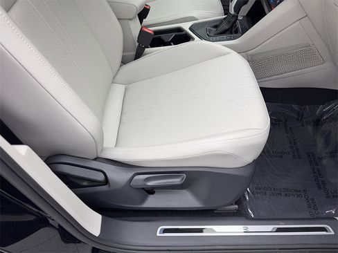 Used 2024 Volkswagen Tiguan SE R-Line image 47