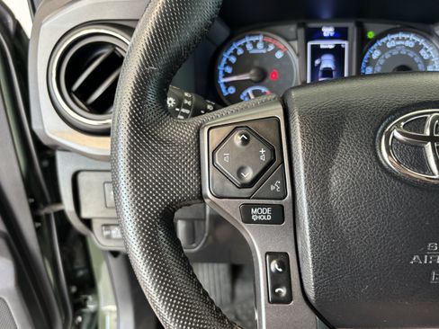 Used 2022 Toyota Tacoma TRD Sport w/ Technology Package AWD/4WD image 12