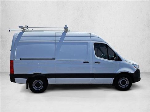 Used 2022 Mercedes-Benz Sprinter 2500 image 4