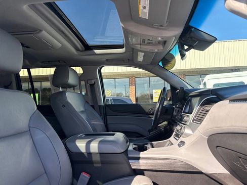 Used 2019 Chevrolet Suburban LT image 23