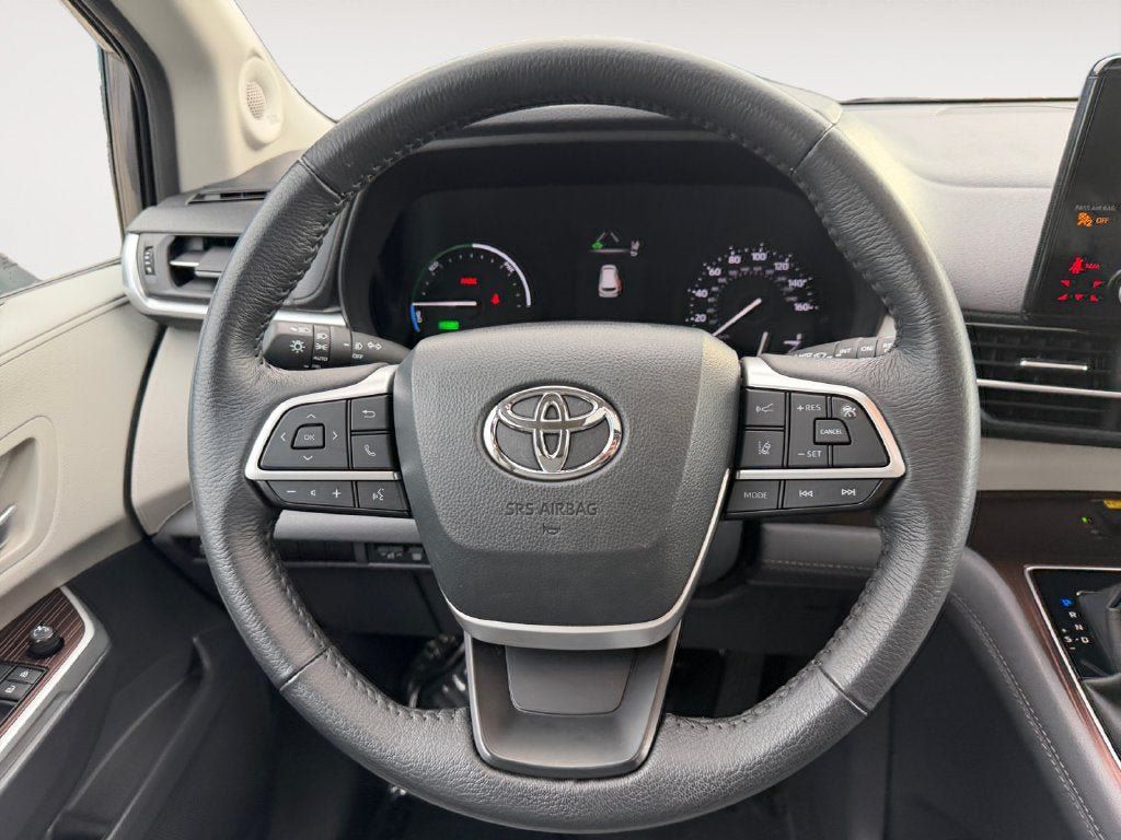Used 2024 Toyota Sienna XLE w/ XLE Plus Package AWD/4WD image 13