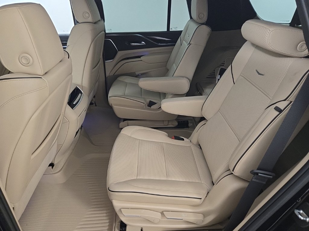 Used 2024 Cadillac Escalade Premium Luxury w/ LPO, Floor Liner Package AWD/4WD image 21