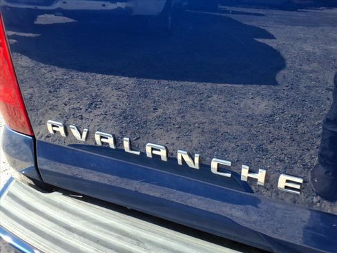 Used 2013 Chevrolet Avalanche LTZ image 12