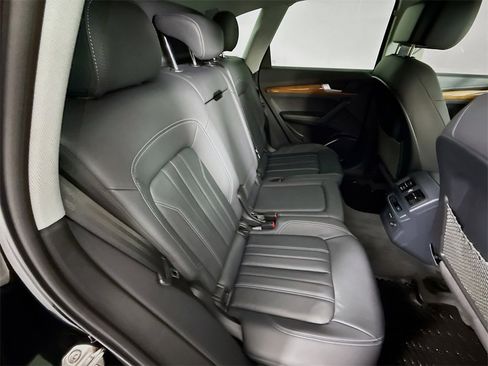 Used 2023 Audi Q5 2.0T Premium w/ Convenience Package image 26