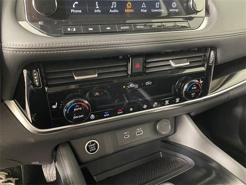 Used 2023 Nissan Rogue SL w/ SL Premium Package image 8