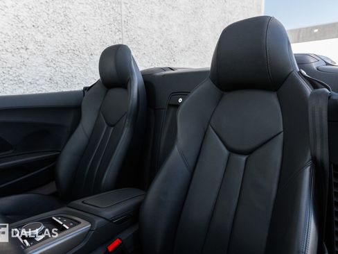 Used 2021 Audi R8 V10 w/ Premium Package image 23