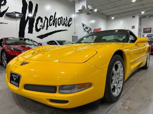 Used 2002 Chevrolet Corvette Coupe w/ Preferred Equipment Group2 RWD image 3