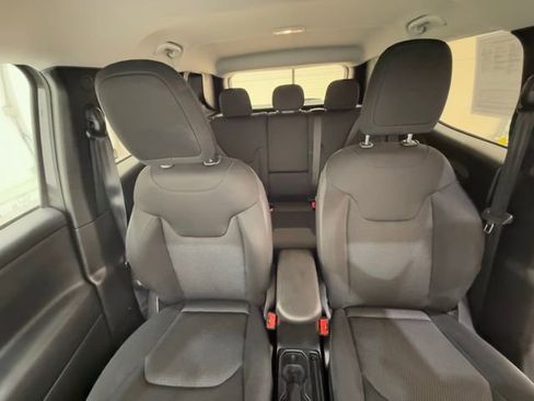 Used 2019 Jeep Renegade Altitude w/ Quick Order Package 22M image 28