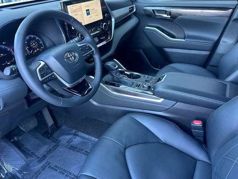 Certified 2026 Toyota Highlander Platinum image 13