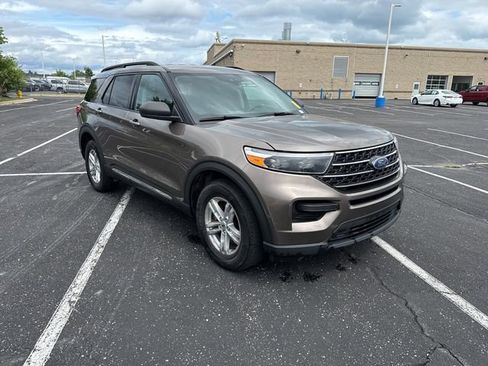 Used 2021 Ford Explorer XLT image 9