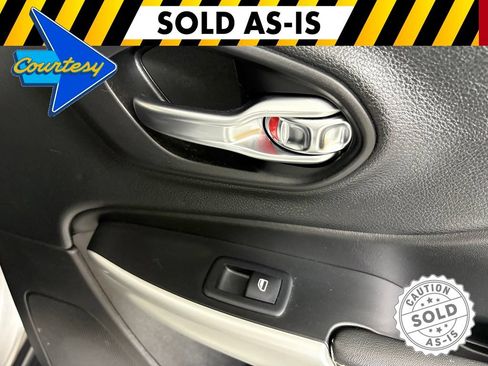 Used 2018 Jeep Cherokee Latitude Plus FWD image 16