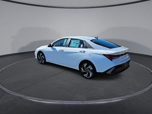 New 2025 Hyundai Elantra Limited w/ Cargo Package FWD image 7