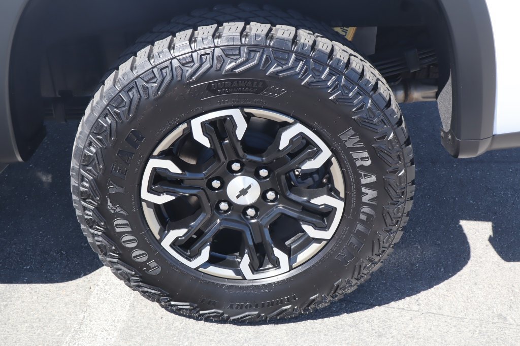 Used 2024 Chevrolet Silverado 1500 ZR2 AWD/4WD image 13