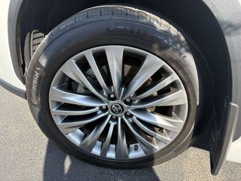 Certified 2021 Toyota Highlander Platinum AWD/4WD image 17
