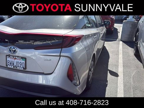 Used 2021 Toyota Prius Prime XLE FWD image 2