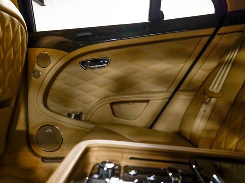 Used 2017 Bentley Mulsanne RWD image 20