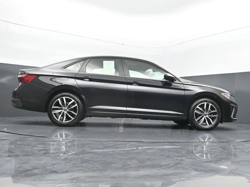 Used 2026 Volkswagen Jetta SE FWD image 40