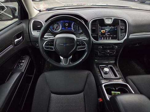 Used 2022 Chrysler 300 Touring w/ Sport Appearance Package RWD image 10