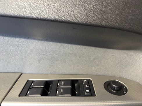 Used 2007 Jeep Commander Sport image 9