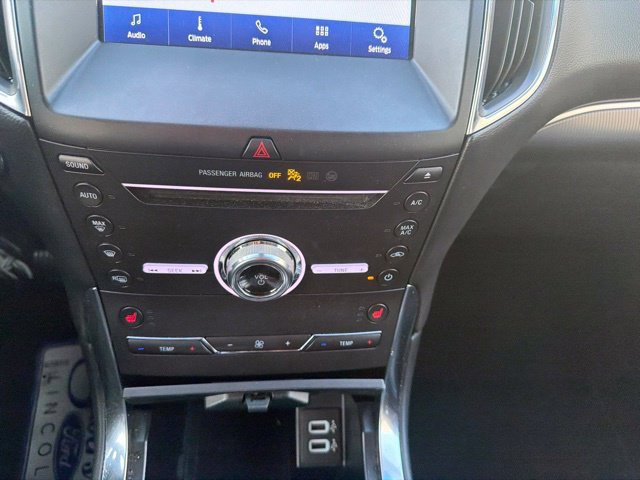 Used 2019 Ford Edge Titanium w/ Cold Weather Package AWD/4WD image 28