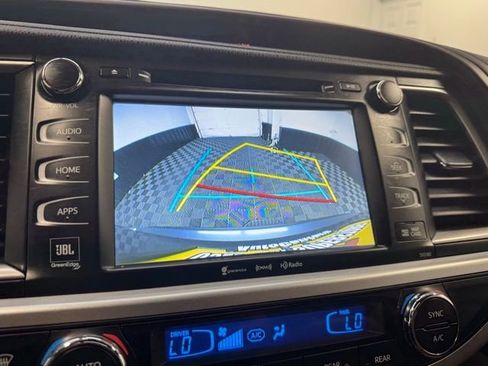 Used 2017 Toyota Highlander Limited AWD/4WD image 19