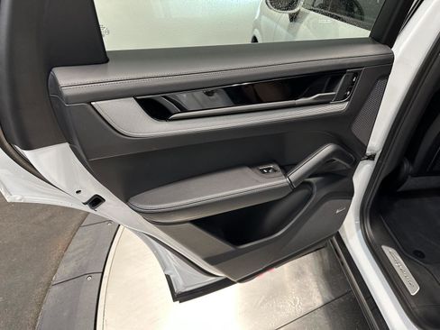 Certified 2025 Porsche Cayenne image 32