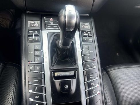 Used 2017 Porsche Macan Turbo image 26