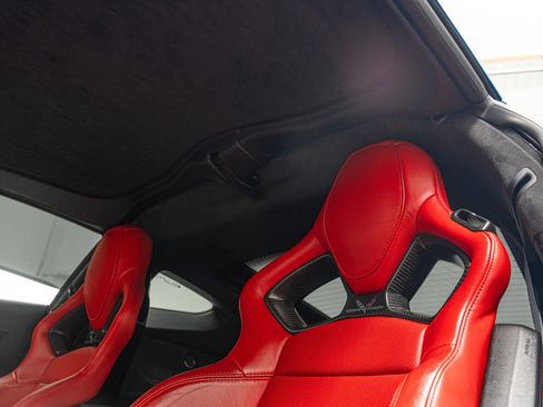 Used 2015 Chevrolet Corvette Z06 w/ 3LZ Preferred Equipment Group image 31