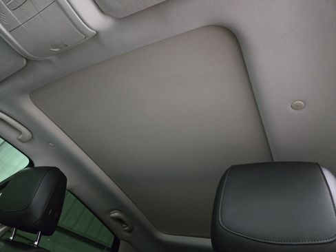 Used 2017 Cadillac XT5 Luxury w/ Driver Awareness Package image 9