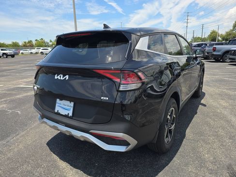 Used 2024 Kia Sportage LX AWD/4WD image 4