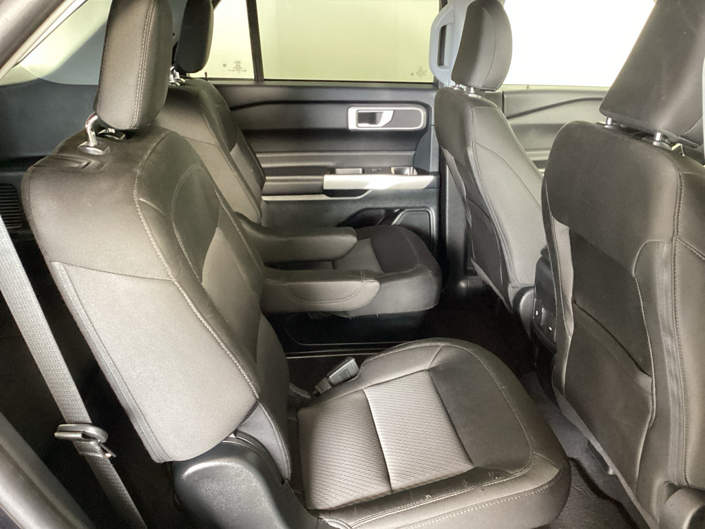 Used 2023 Ford Explorer XLT AWD/4WD image 12