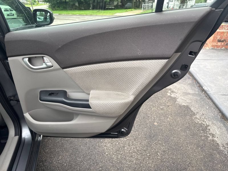 Used 2012 Honda Civic Hybrid Sedan image 19