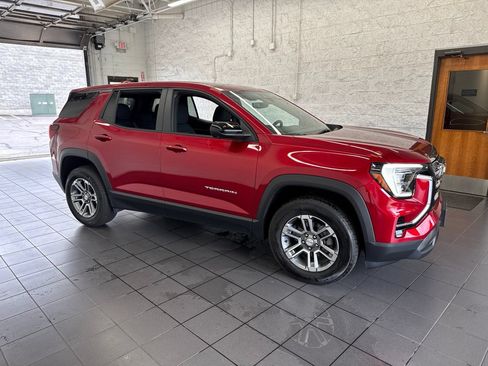 Used 2025 GMC Terrain Elevation w/ Technology Package II AWD/4WD image 1