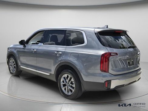 Certified 2025 Kia Telluride LX image 8